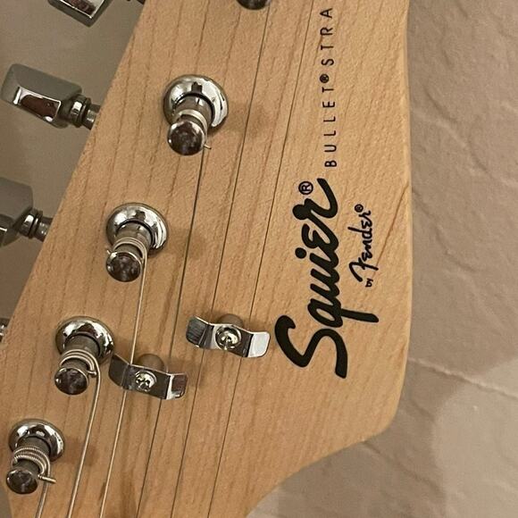 Squier bullet strat by Fender Red guitar NEW in box - Picture 6 of 9